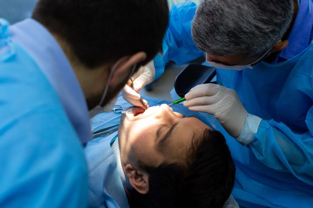 Cirugía Oral y Maxilofacial 10 servicio cirugia oral aurodent 03